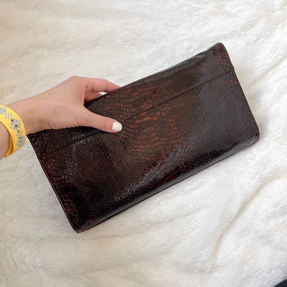 $210 NWOT ADRIENNE VITTADINI Patent Leather Large Clutch Python Brown Gold - Picture 4 of 13
